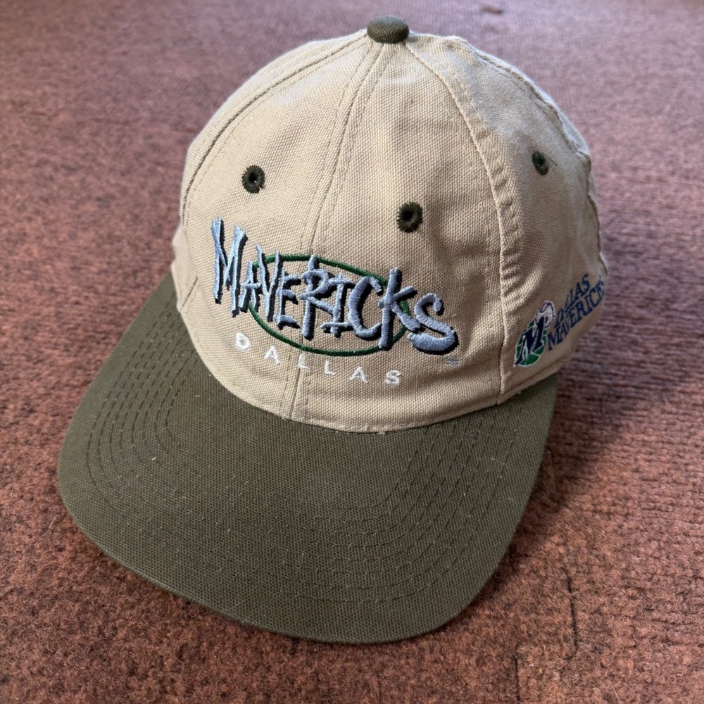 Vintage Dallas Mavericks Logo 7 Snapback Hat NBA Tan Green Two Tone Cap Mens